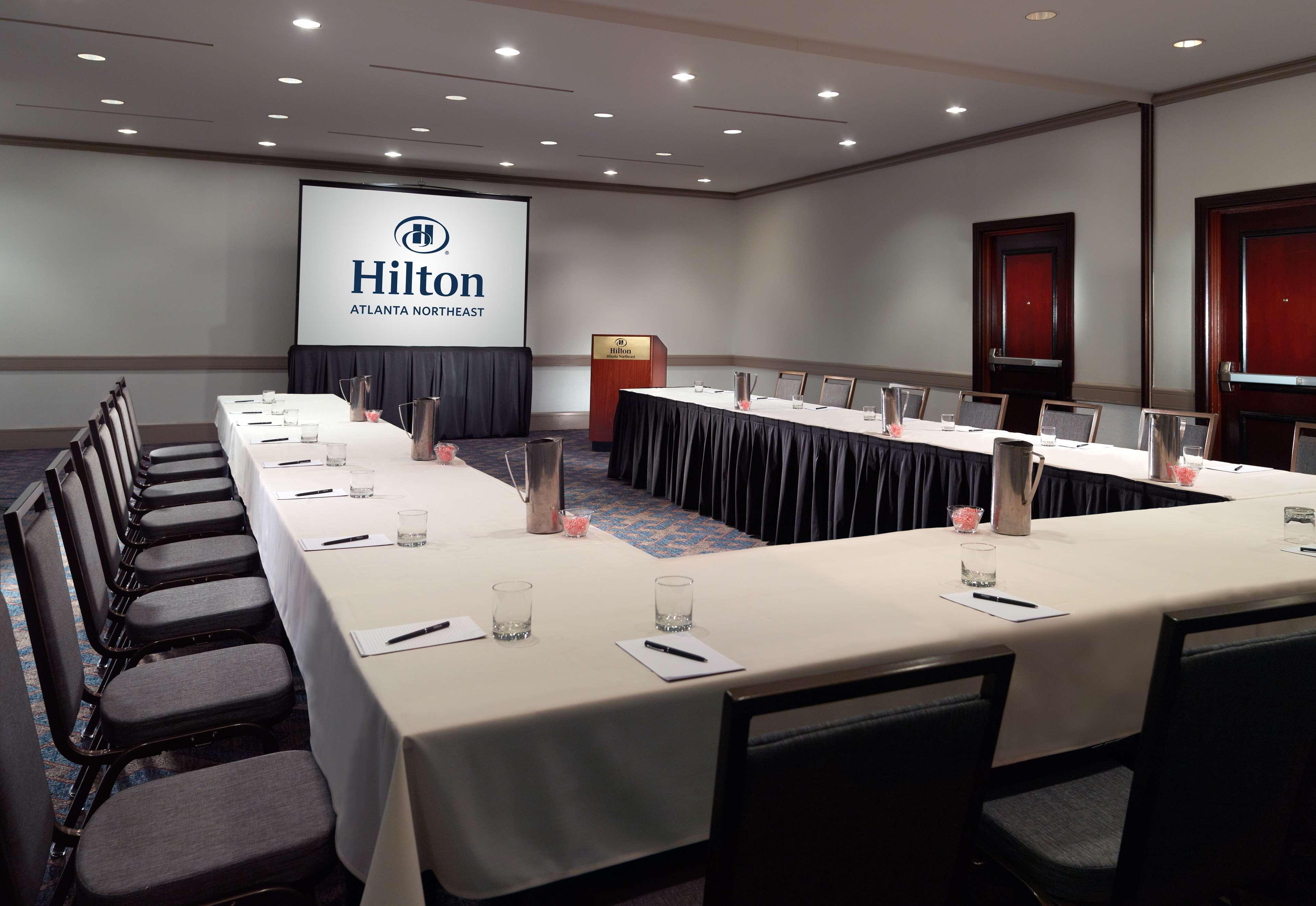 מלון נורקרוס Hilton Atlanta Northeast מראה חיצוני תמונה