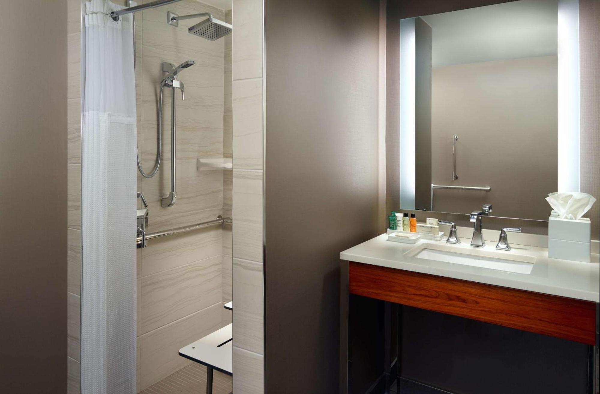 מלון נורקרוס Hilton Atlanta Northeast מראה חיצוני תמונה