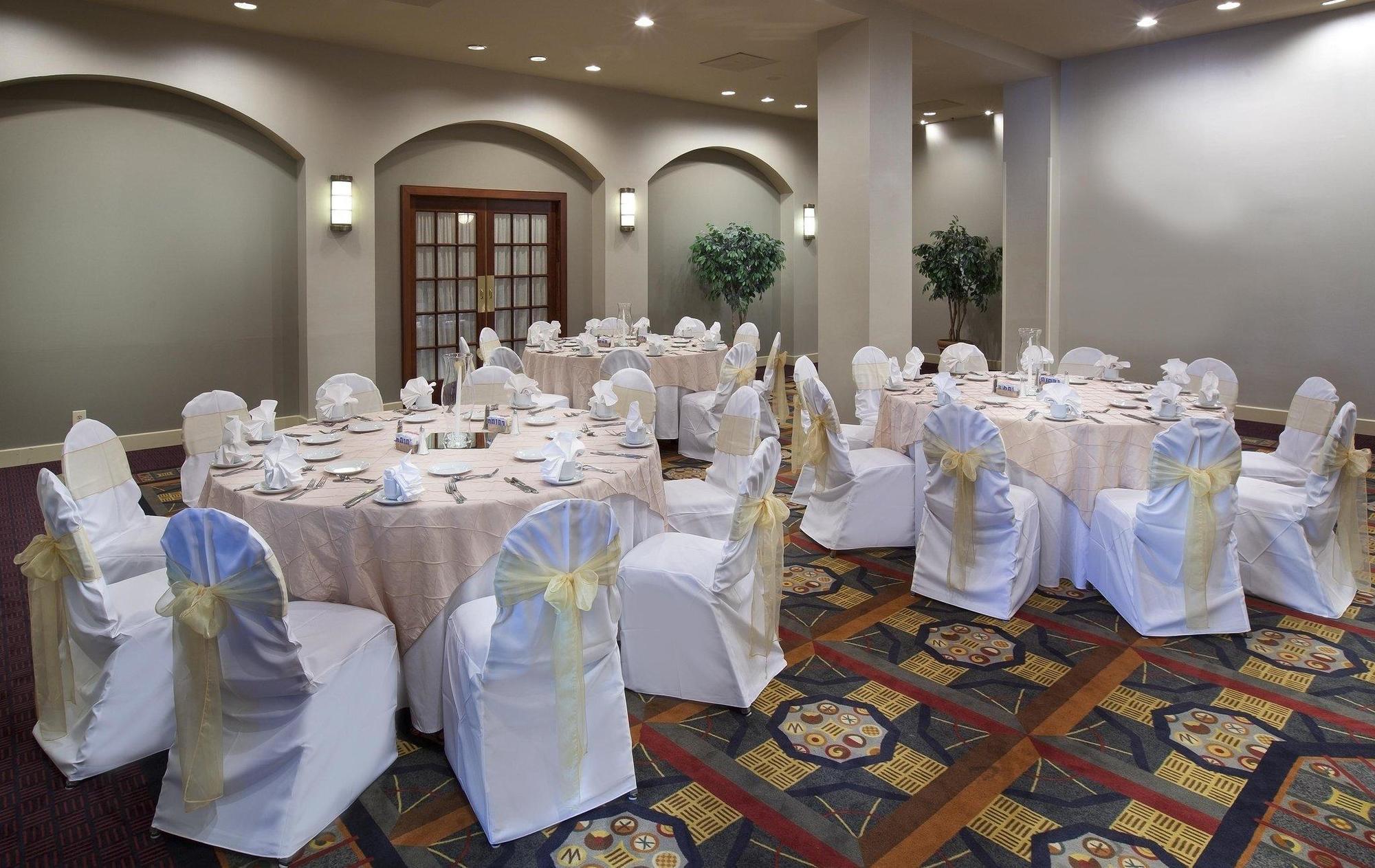 מלון נורקרוס Hilton Atlanta Northeast מראה חיצוני תמונה